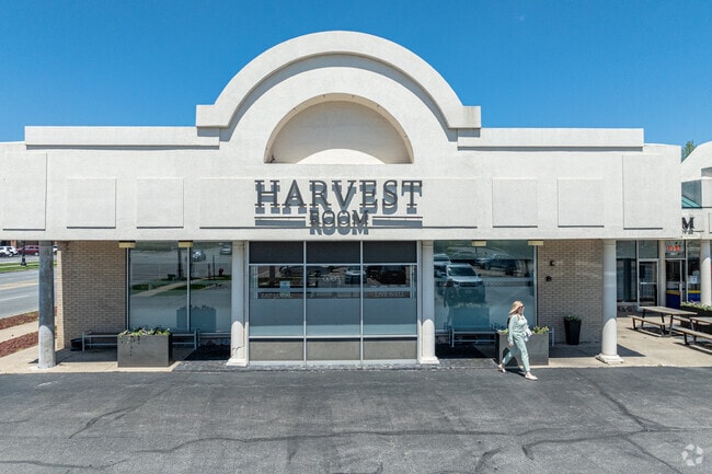 Harvest Room, located within Oak Hills, serves locally sourced breakfast, lunch, and dinner.