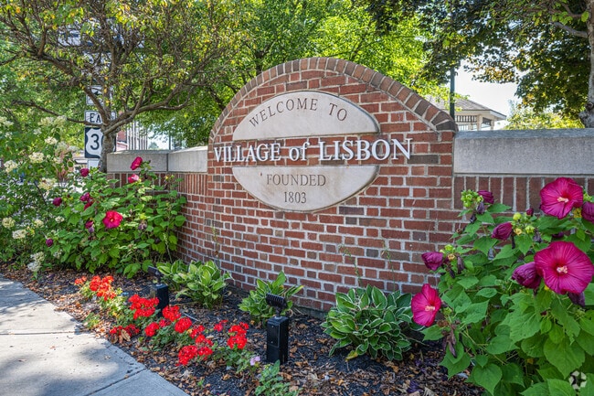 The center of Lisbon features beautiful flowers and a manicured square.