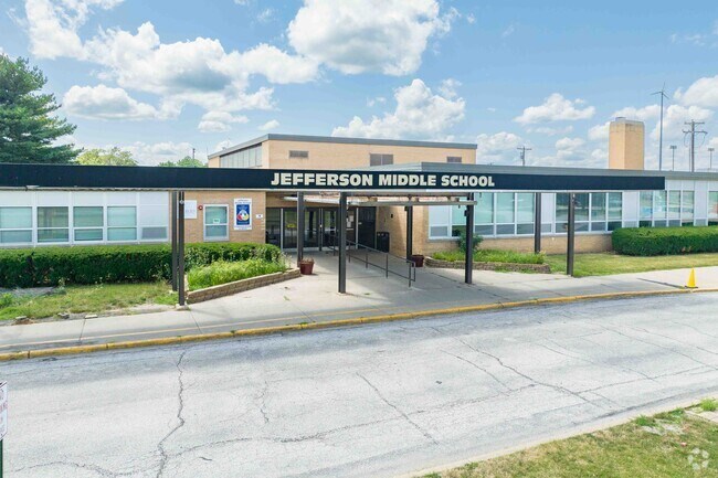 Jefferson Middle School is a public school located near the Parkland Ridge area.