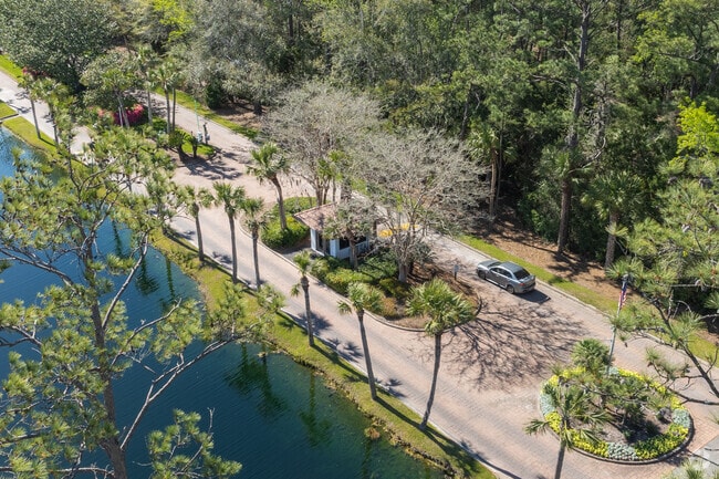 Oak Grove Island Plantation has custom-built homes and luxury amenities.