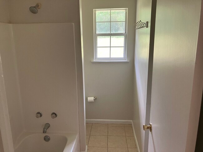 720 E Nelson Ave, Defuniak Springs, FL 32433 - photo 6