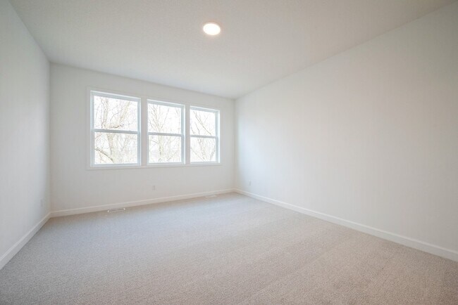 11405 Fieldstone Dr, Maple Grove, MN 55311 - photo 3