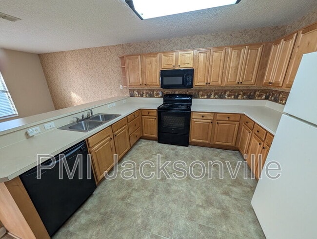 4592 Muscadine Ct, Jacksonville, FL 32210 - photo 5