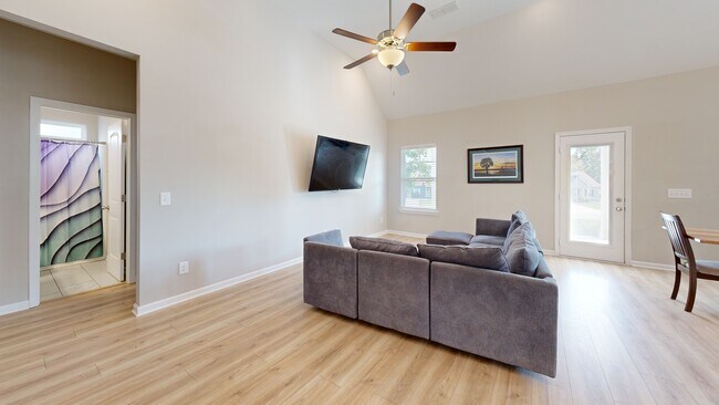 272 Thorpe Dr, Spring Hill, TN 37174 - photo 2