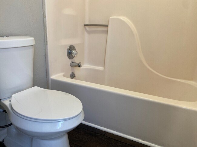 294 Tinker Hill Cove unit B, Jackson, TN 38305 - photo 6