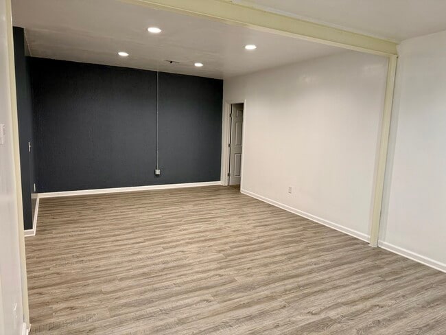 1300 W Main St unit B, Belleville, IL 62220 - photo 3