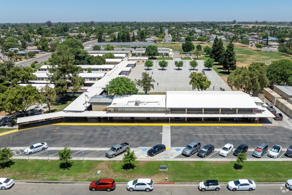 The entrance to Sierra Vista Elementary School in Madera.