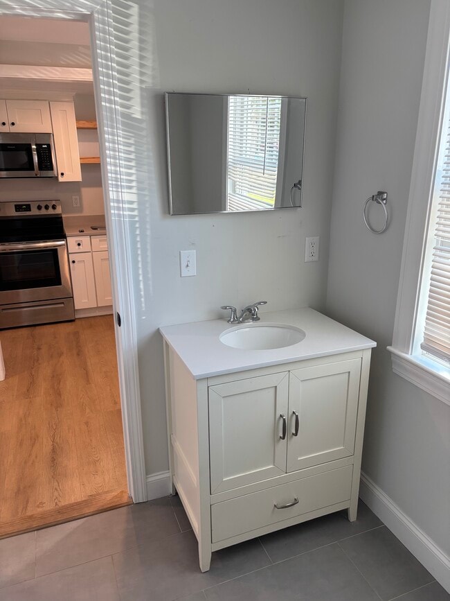 171 Main St unit Apartment 10, Hyannis, MA 02601 - photo 5