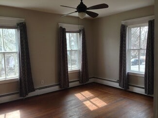 69 Franklin St Unit 3 Bedroom Downtown, Bristol, RI 02809