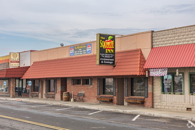 Locals enjoy dining at Zillah’s Squeeze Inn Restaurant, a favorite since 1932.