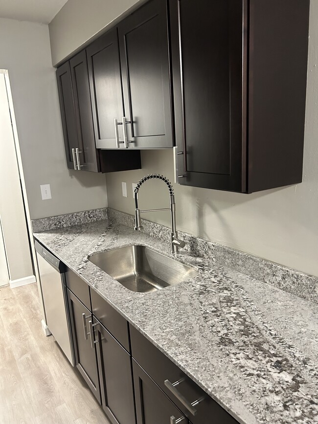 Park 85, Brooklyn Park, MN 55443 - photo 2