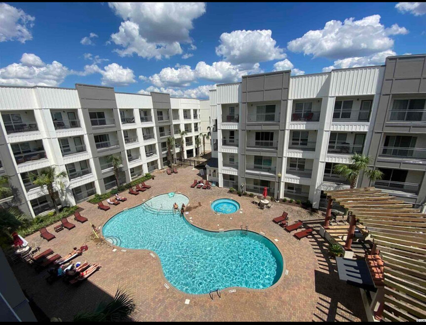Beautiful Pool, Spa, and Grill Area!
