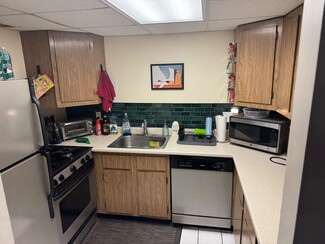 57 Broadlawn Park Unit 14A, Boston College, MA 02467