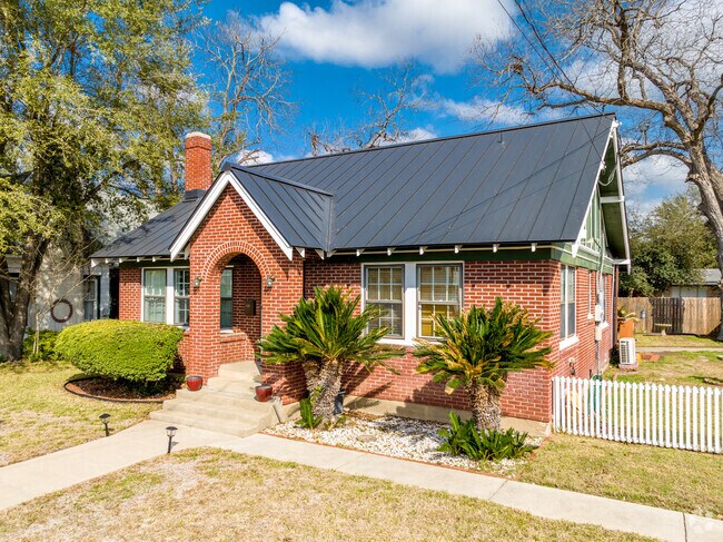 You can find many ranchers homes in Seguin.
