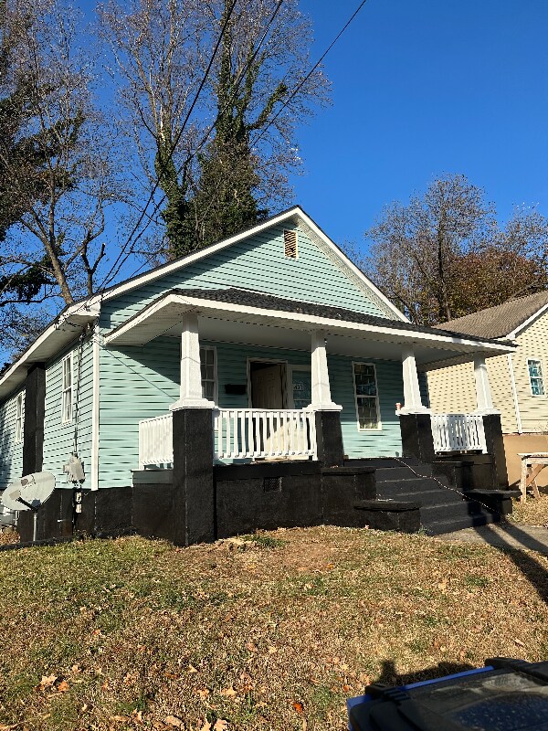 1403 NE 23rd St, Winston-Salem, NC 27105