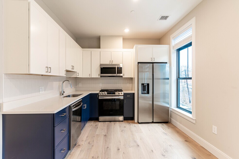 157 Everett St unit 301, Boston, MA 02134 - photo 1