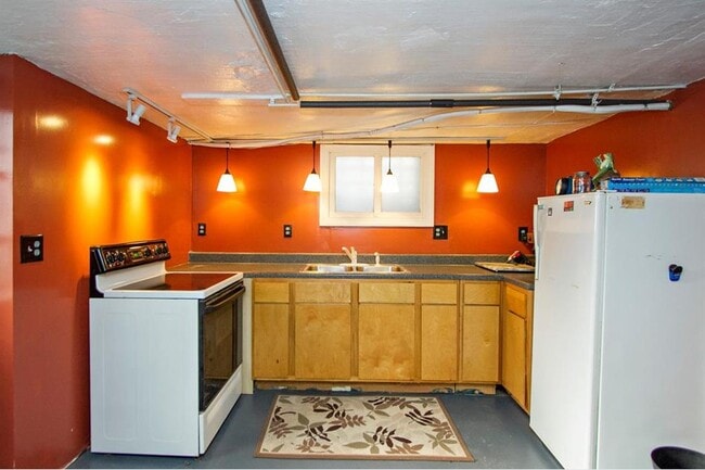 641 Riddle Rd, Cincinnati, OH 45220 - photo 6