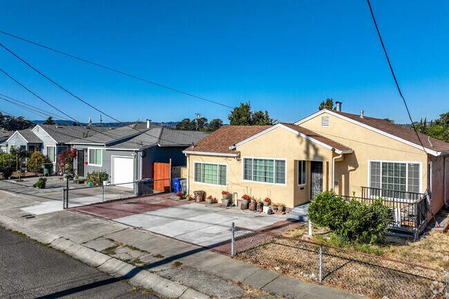 Homes in the Davis Tract neighborhood exhibit a variety of architectural styles.