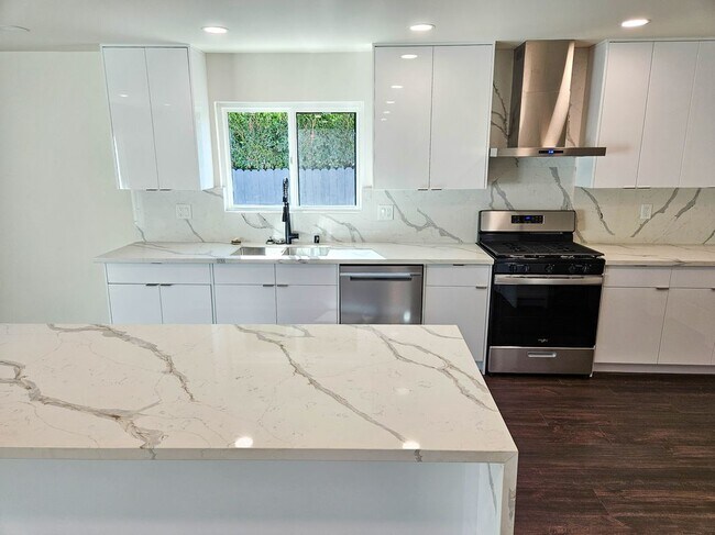 12948 Lull St, North Hollywood, CA 91605 - photo 4