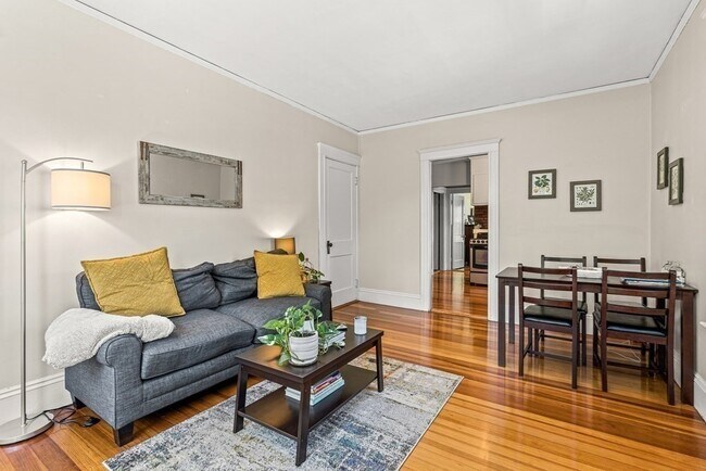 10 Chestnut St unit 3, Melrose, MA 02176 - photo 2