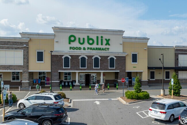 Publix is a go-to destination for Lake Norman of Catawba residents daily grocery needs.