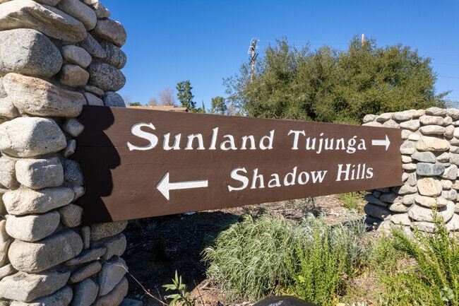 There are a variety of signs in Sunland to help guide residents to local points of interest.