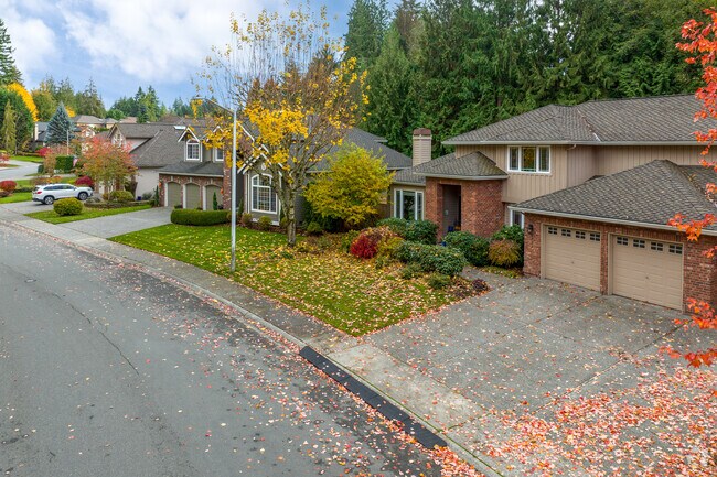 Modern homes line the streets of Snohomish Cascade, offering stylish living options.