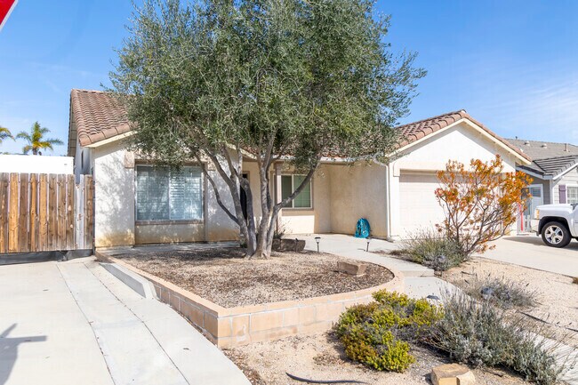 Smaller ranch style homes have plenty of space for families in Juanamaria Oxnard, CA.