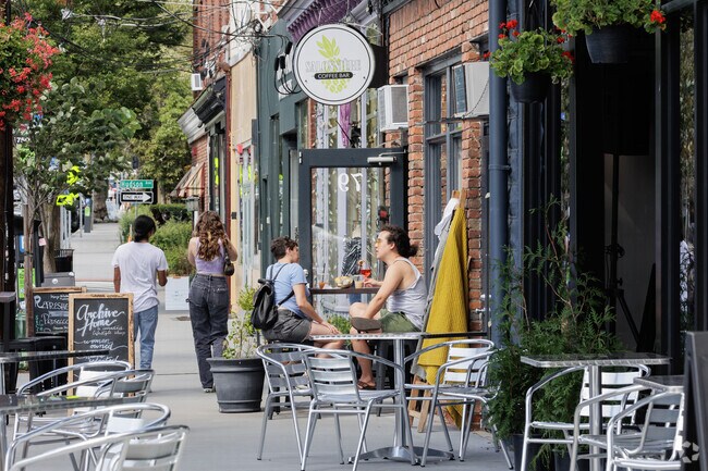 Orangeburg offers many opportunities for shopping, strolling, and dining.