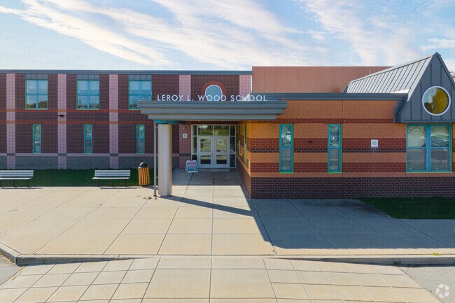 Lergy Wood Elementary School has a student-teacher ratio of 18:1 in Sconticut Neck.