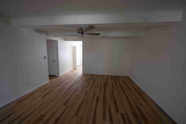 12828 N 113th Ave unit 8, Youngtown, AZ 85363 - photo 2