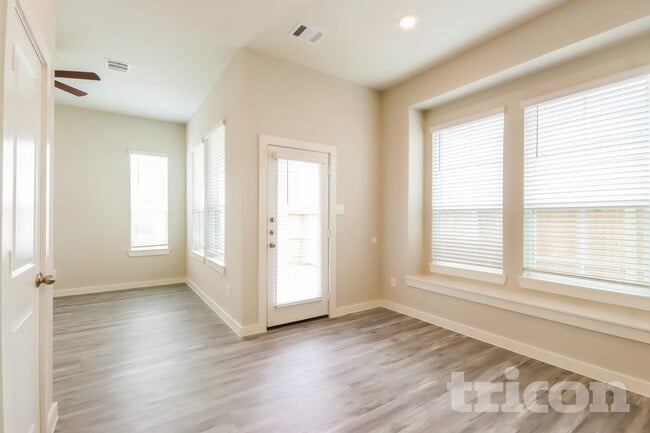 9835 Willow Creek Commerce Dr, Tomball, TX 77375 - photo 3