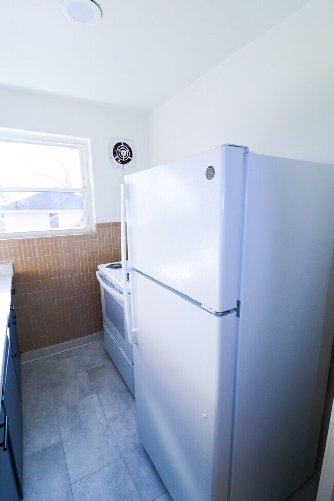 1954 Rockland Ave unit 4, Cincinnati, OH 45230 - photo 4