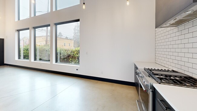 13001 40th Ave S, Tukwila, WA 98168 - photo 2