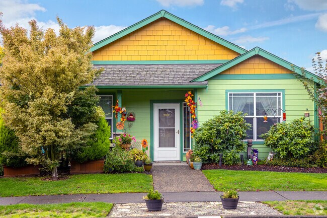 A charming yellow-and-green rancher home in Sumner.