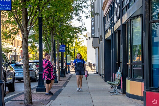 Downtown Decatur offers Devonshire residents numerous shopping and dining options.