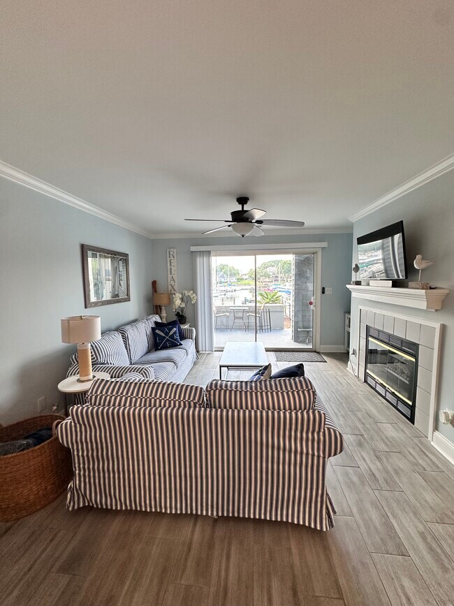 18713 Vineyard Point Ln unit Lakefront Ground Flo, Cornelius, NC 28031 - photo 7