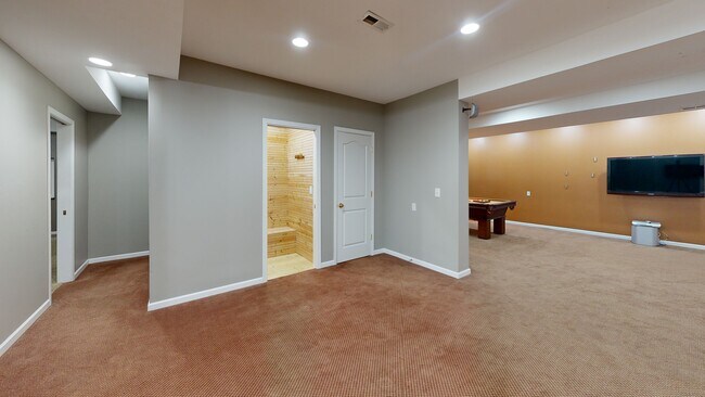 573 W Babcock Ave, Elmhurst, IL 60126 - photo 2