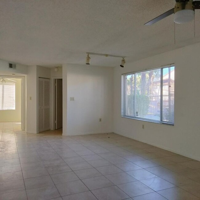 17101 Glenmoor Dr, West Palm Beach, FL 33409 - photo 7