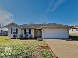 701 N Pinewood Ave, Republic, MO 65738