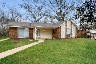 302 Gardenia Rd, Millbrook, AL 36054