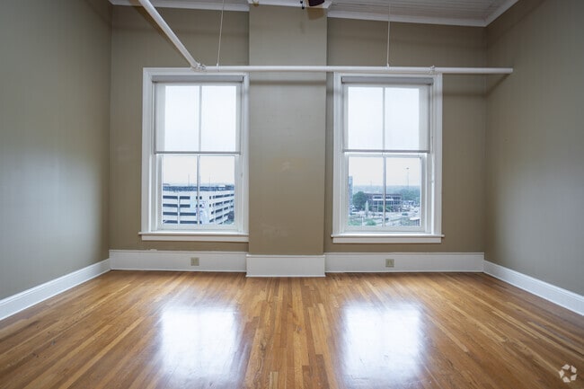 1BR, 1BA - 750SF - Living Room