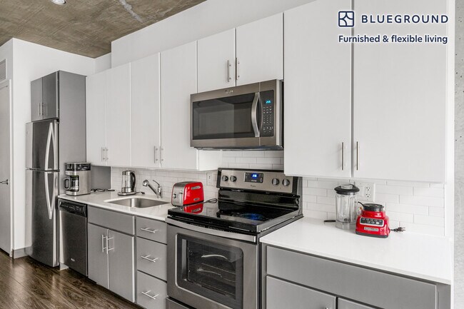 215 W Lake St unit FL8-ID1344, Chicago, IL 60606 - photo 7