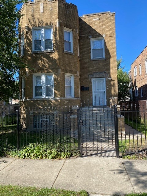 7940 S Kingston Ave unit 2, Chicago, IL 60617 - photo 2
