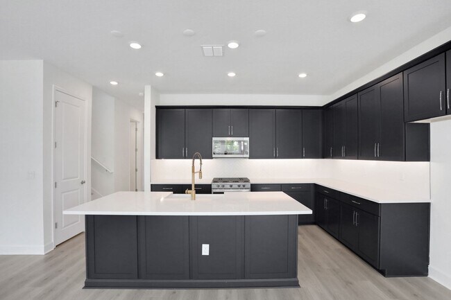 9015 Rothman Ln, Sarasota, FL 34240 - photo 5