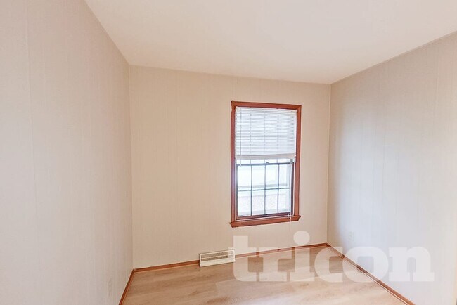 1546 Grant Dr, Saint Charles, MO 63303 - photo 6