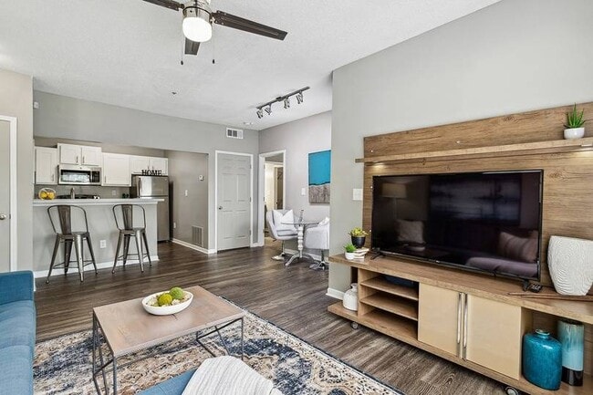 1BR, 1BA - 745SF (The Piedmont) - Living