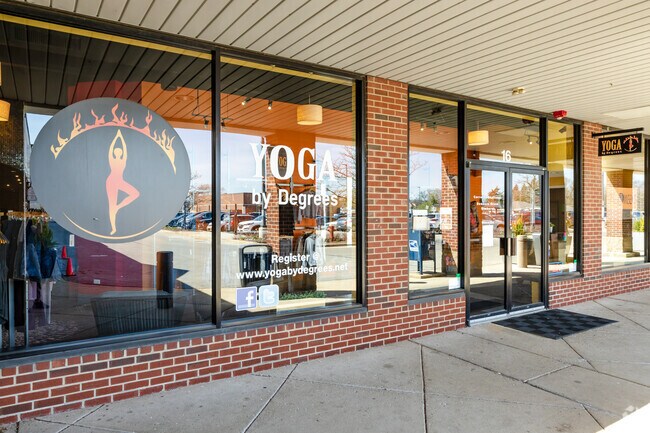 The Garden Market Shopping Center is a popular place for Ridge Acres residents to do yoga.