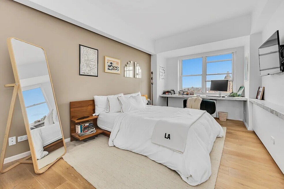 Georgetown Plaza unit 15K, New York, NY 10003 - photo 1