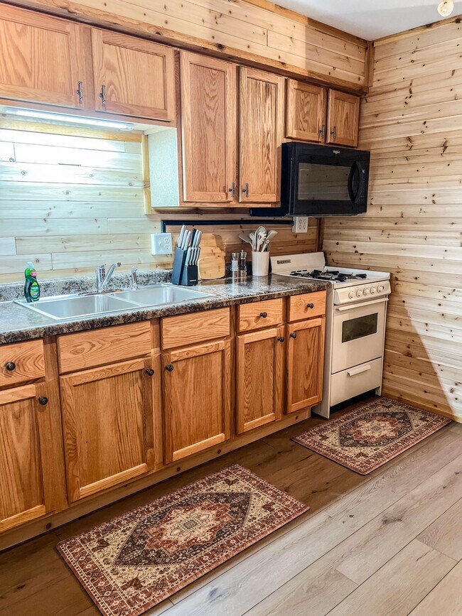 617 N 8th St unit 4, Sheboygan, WI 53081 - photo 6